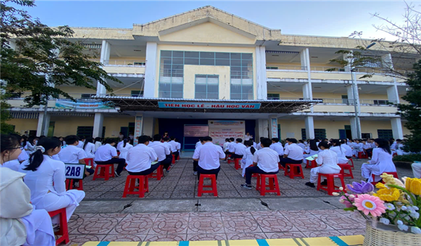 Trường THPT Nguyễn Trung Trực 1 đẩy mạnh tuyên truyền pháp luật với chuyên đề “Tìm hiểu pháp luật Phòng, chống ma túy và HIV/AIDS”